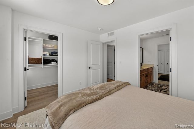 1652 Pinecroft Lane, Howell, MI 48855