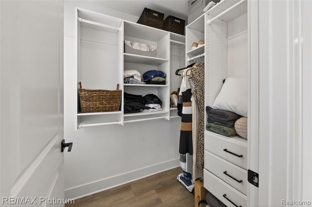 1652 Pinecroft Lane, Howell, MI 48855