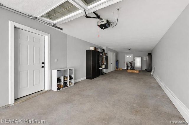 1652 Pinecroft Lane, Howell, MI 48855