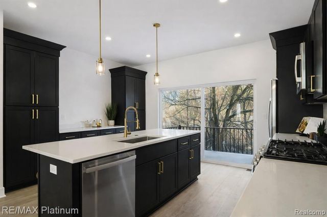 1652 Pinecroft Lane, Howell, MI 48855