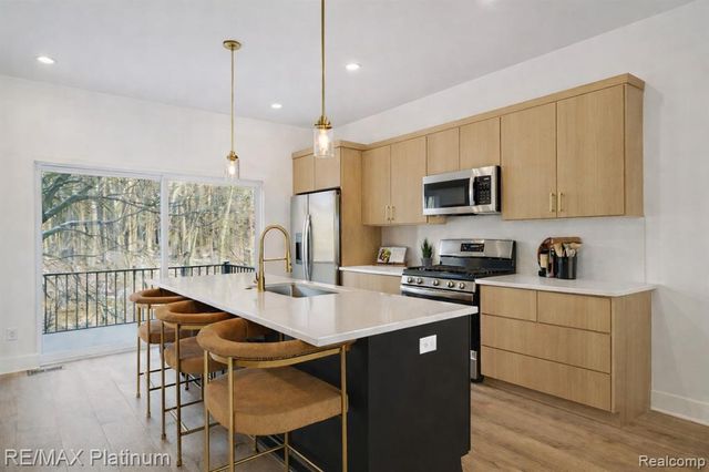 1652 Pinecroft Lane, Howell, MI 48855