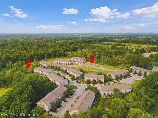 1652 Pinecroft Lane, Howell, MI 48855