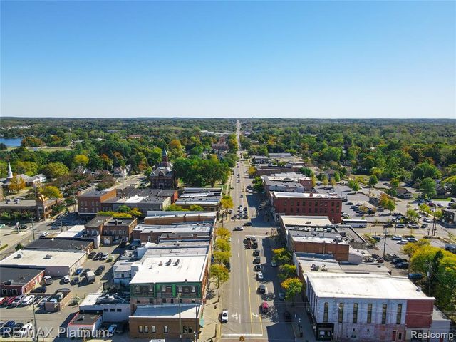 1652 Pinecroft Lane, Howell, MI 48855