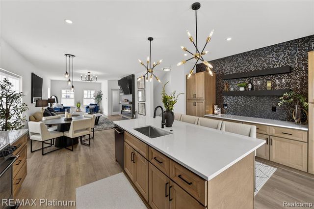 1652 Pinecroft Lane, Howell, MI 48855