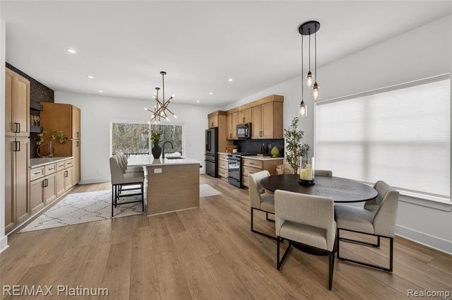 1652 Pinecroft Lane, Howell, MI 48855