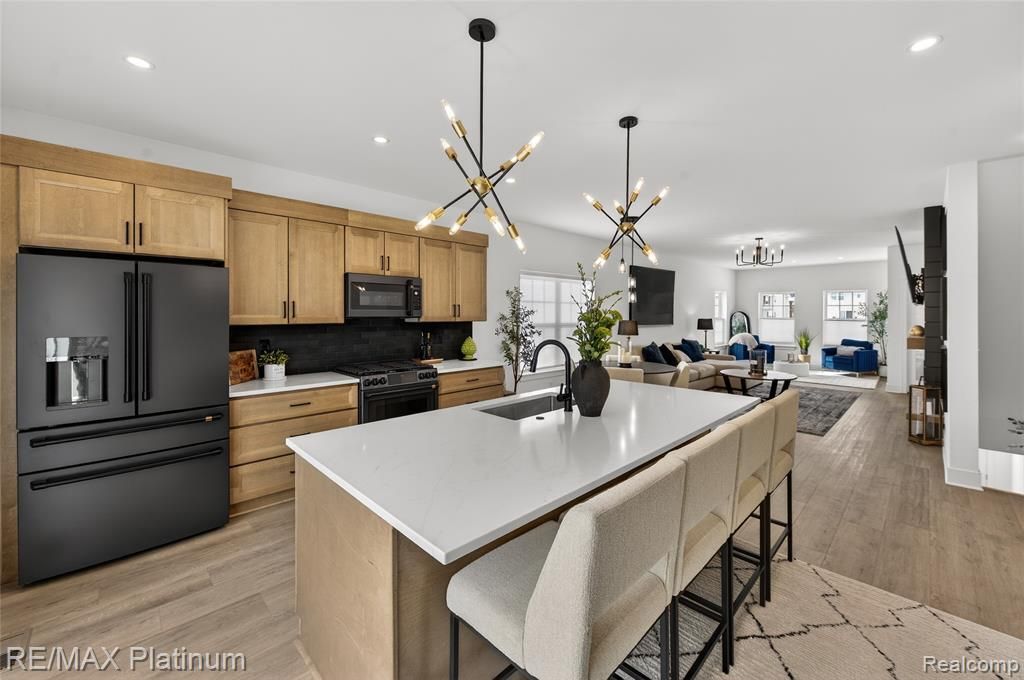 1652 Pinecroft Lane, Howell, MI 48855