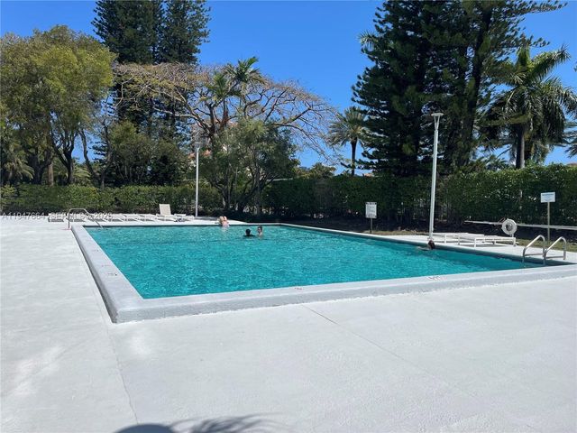 20100 W Country Club Drive 507, Aventura, FL 33180