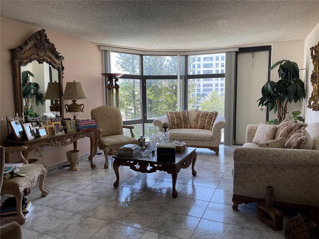 20100 W Country Club Drive 507, Aventura, FL 33180