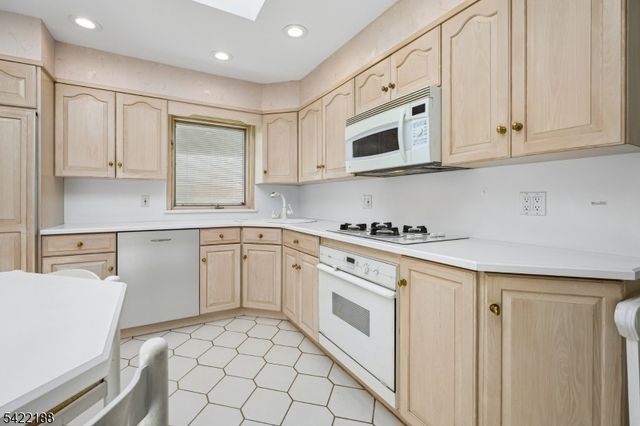 96 Harrison Ave, Roseland Boro, NJ 07068