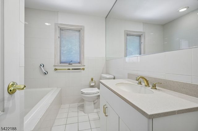 96 Harrison Ave, Roseland Boro, NJ 07068