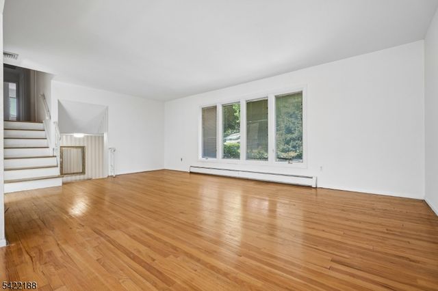 96 Harrison Ave, Roseland Boro, NJ 07068
