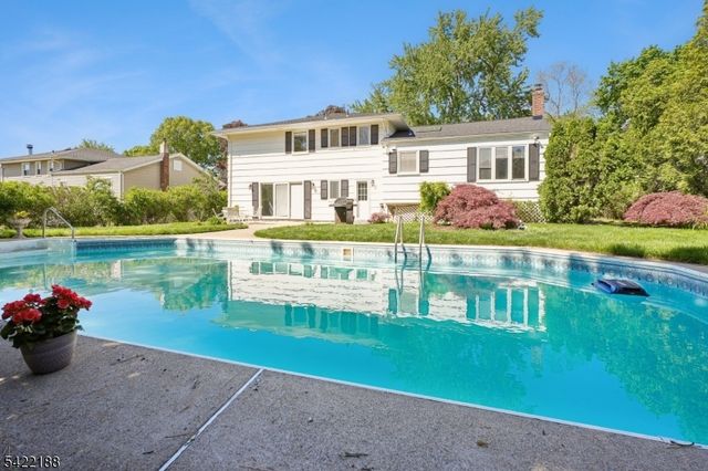 96 Harrison Ave, Roseland Boro, NJ 07068