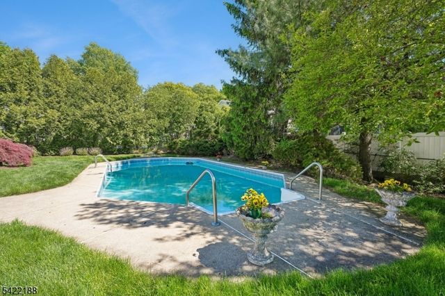 96 Harrison Ave, Roseland Boro, NJ 07068