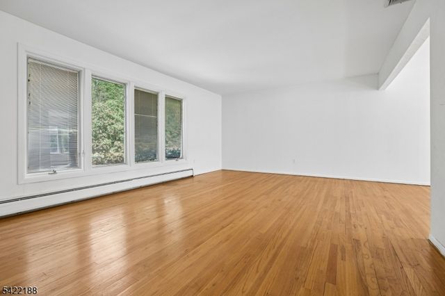 96 Harrison Ave, Roseland Boro, NJ 07068