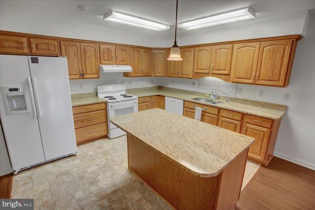 19446 SAPPHIRE DR, Hagerstown, MD 21742