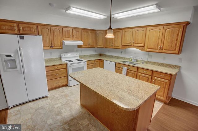19446 SAPPHIRE DR, Hagerstown, MD 21742