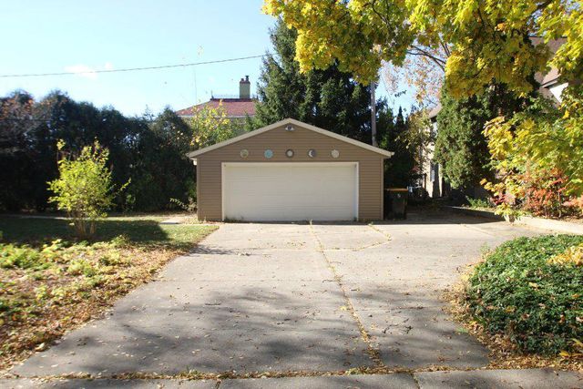 1609 N 71st STREET, Wauwatosa, WI 53213