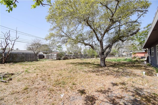 5913 Lucille Dr, Corpus Christi, TX 78412