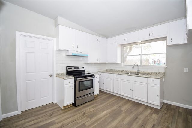 5913 Lucille Dr, Corpus Christi, TX 78412