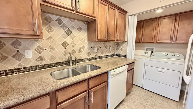 524 ORANGE DRIVE 11, Altamonte Springs, FL 32701