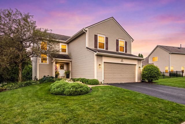 1211 N Lancaster Circle N, South Elgin, IL 60177