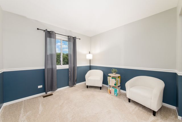 1211 N Lancaster Circle N, South Elgin, IL 60177