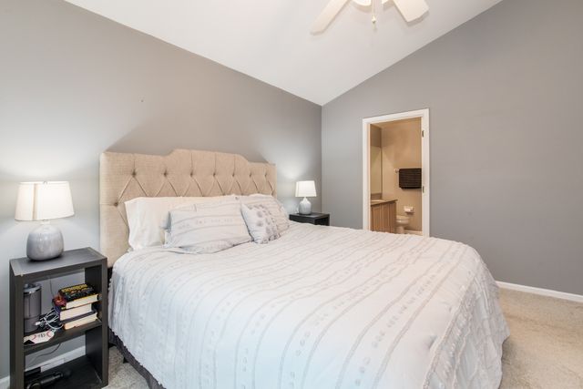 1211 N Lancaster Circle N, South Elgin, IL 60177
