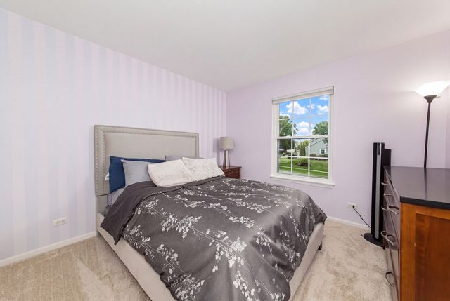 1211 N Lancaster Circle N, South Elgin, IL 60177