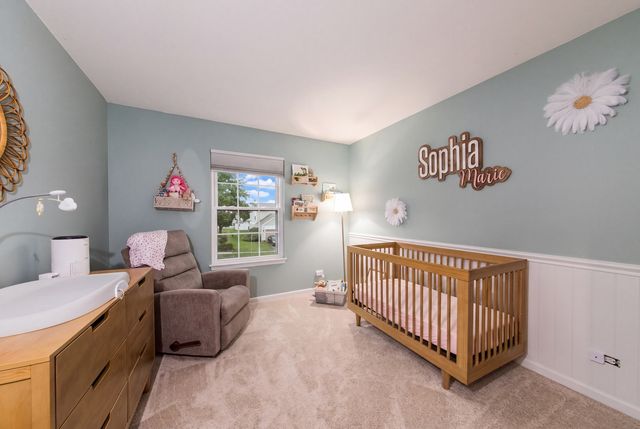 1211 N Lancaster Circle N, South Elgin, IL 60177