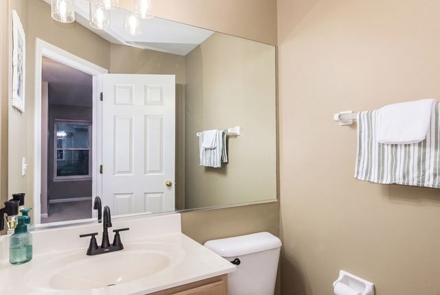 1211 N Lancaster Circle N, South Elgin, IL 60177
