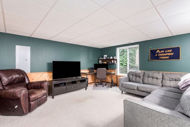 1211 N Lancaster Circle N, South Elgin, IL 60177