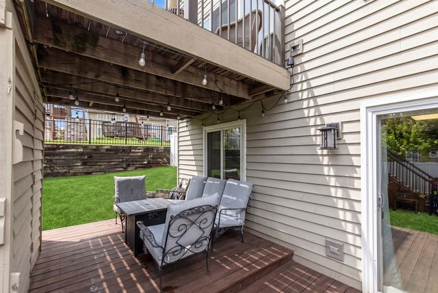 1211 N Lancaster Circle N, South Elgin, IL 60177