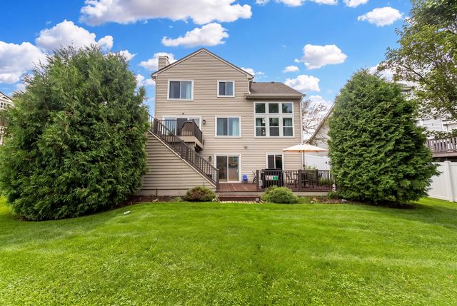 1211 N Lancaster Circle N, South Elgin, IL 60177