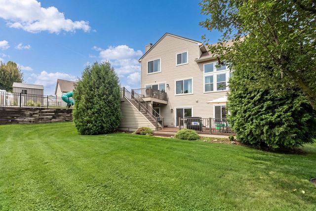 1211 N Lancaster Circle N, South Elgin, IL 60177