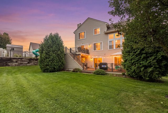 1211 N Lancaster Circle N, South Elgin, IL 60177