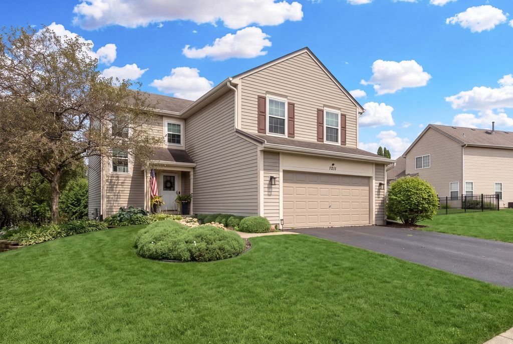 1211 N Lancaster Circle N, South Elgin, IL 60177
