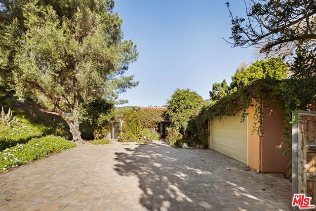 5863 Bonsall Drive, Malibu, CA 90265