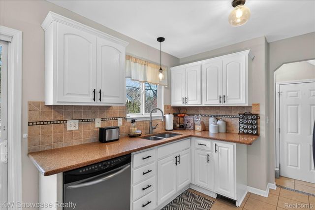 622 Elizabeth Street, Milford Village, MI 48381