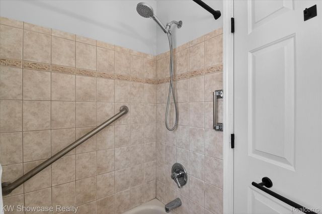 622 Elizabeth Street, Milford Village, MI 48381