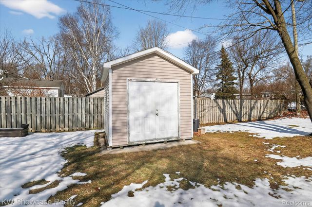 622 Elizabeth Street, Milford Village, MI 48381