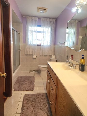 1629 Holly Lane, Darien, IL 60561