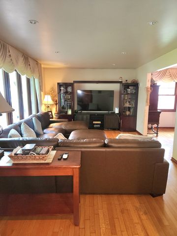 1629 Holly Lane, Darien, IL 60561