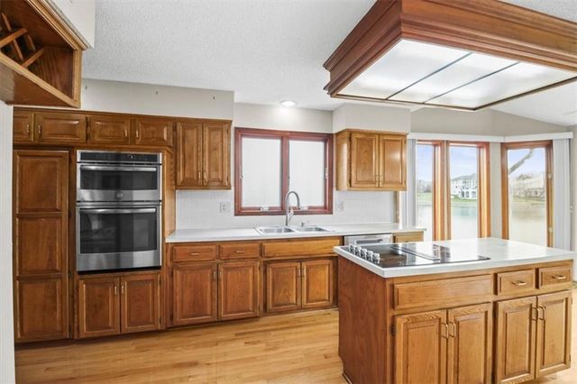 611 NE La Costa Street, Lee's Summit, MO 64064