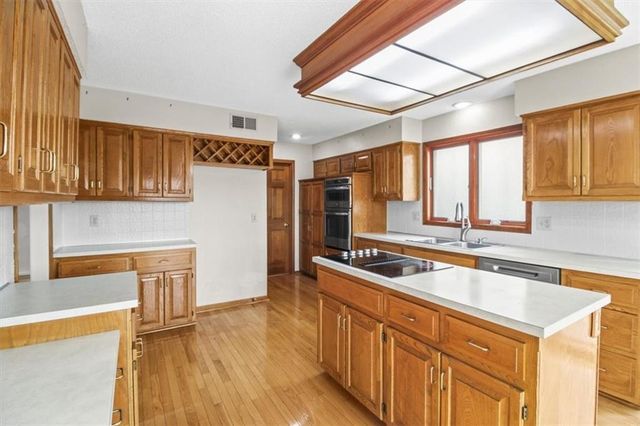 611 NE La Costa Street, Lee's Summit, MO 64064