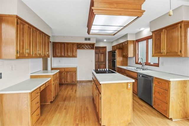 611 NE La Costa Street, Lee's Summit, MO 64064