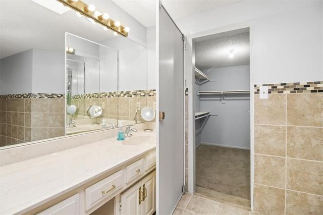 611 NE La Costa Street, Lee's Summit, MO 64064