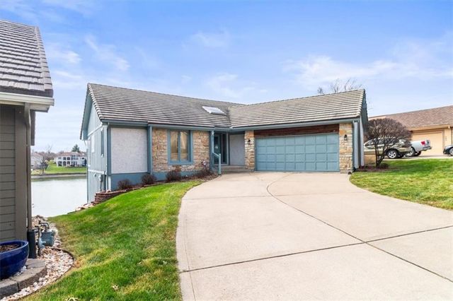 611 NE La Costa Street, Lee's Summit, MO 64064