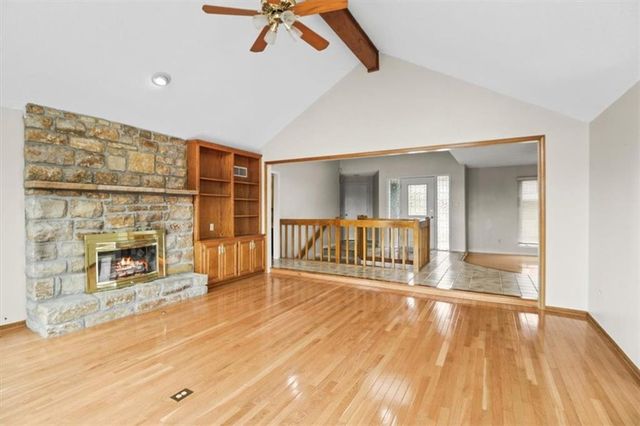 611 NE La Costa Street, Lee's Summit, MO 64064