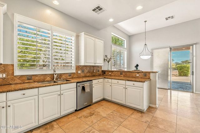 633 S PARKCREST Street, Gilbert, AZ 85296