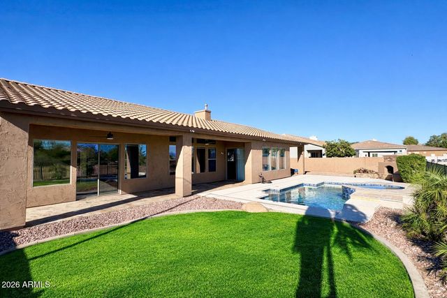 633 S PARKCREST Street, Gilbert, AZ 85296